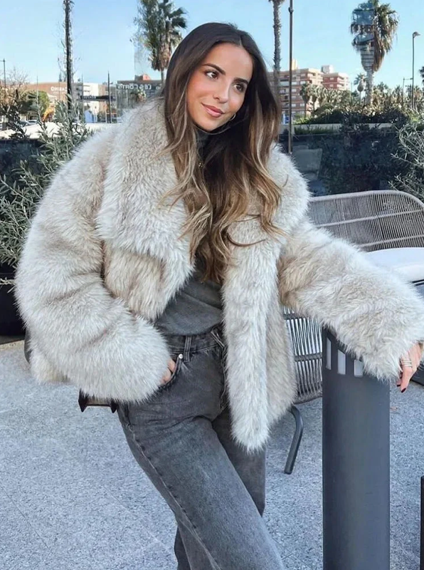 Mary | Luxurious Faux Fur Coat